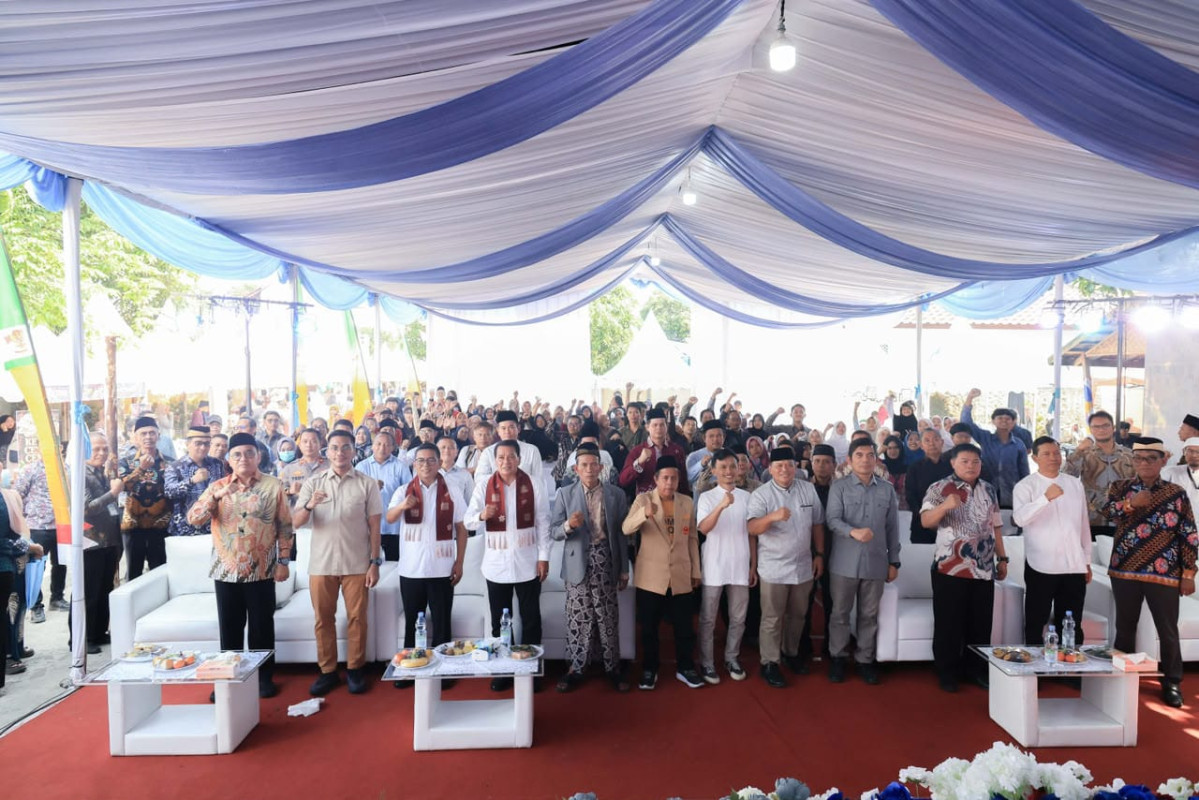 Gubernur Andra Soni Apresiasi Semangat Gotong Royong Warga Cengkok Dalam Membangun Kampung