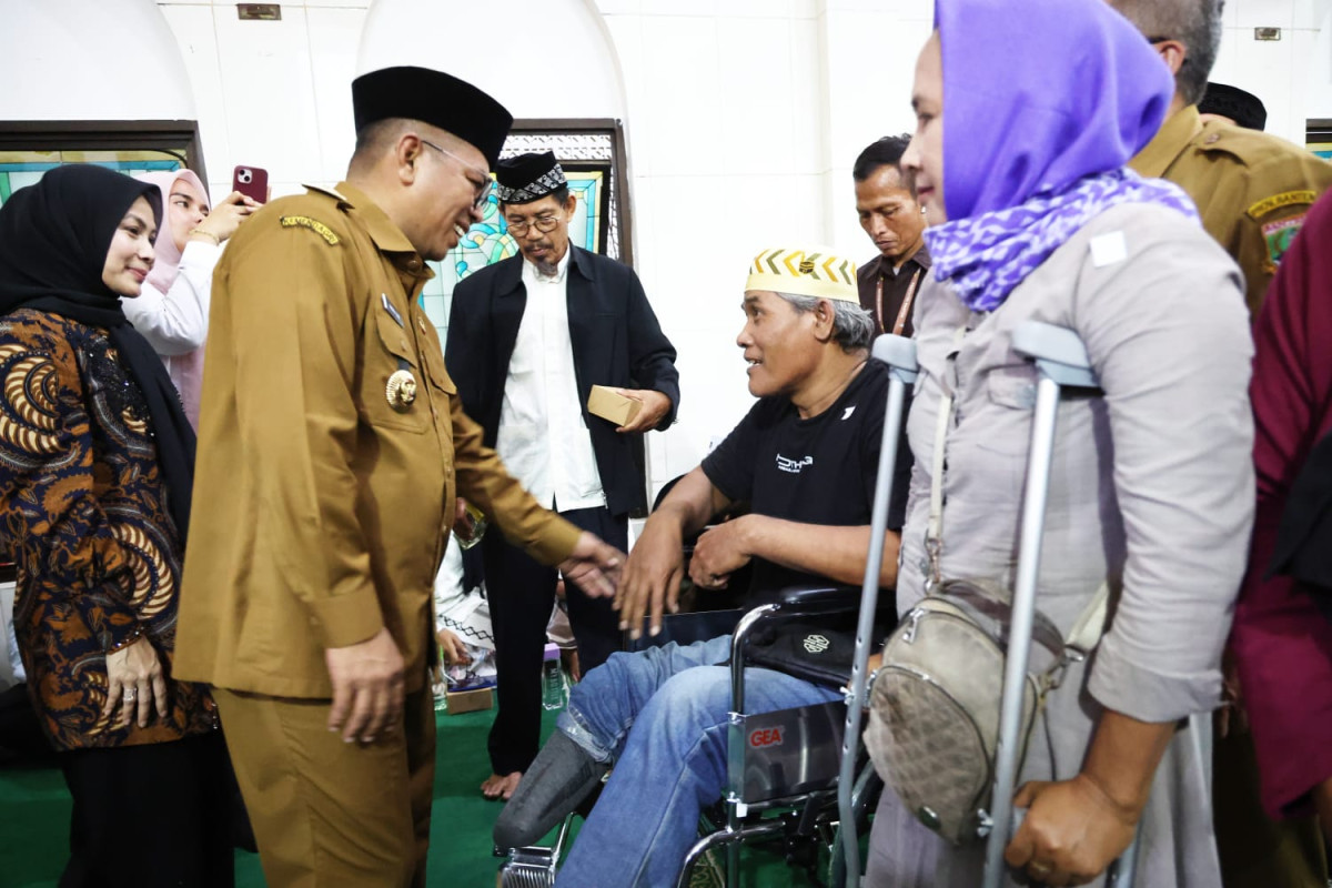 Safari Ramadan di Cinangka, Gubernur Andra Soni Perkuat Silaturahmi dengan Masyarakat