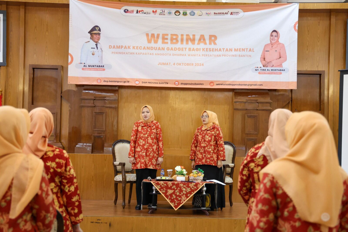 Ketua DWP Banten Tine Al Muktabar: Pola Asuh Tepat dan Disiplin Hindarkan Anak Kecanduan Gadget dan Internet