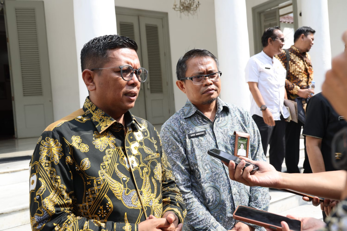 Gubernur Banten Andra Soni : Pemprov dan TNUK  Lakukan Translokasi Dua Badak Jawa