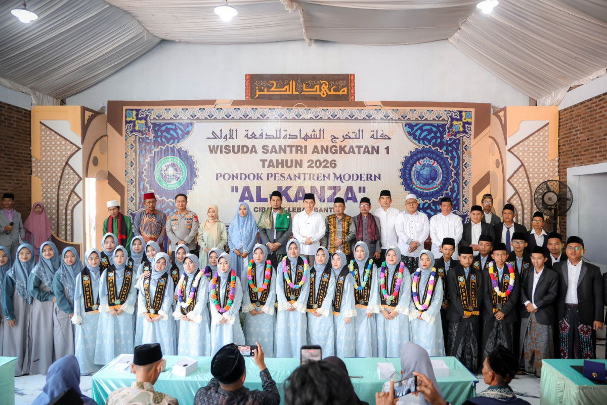 Hadiri Wisuda Santri Ponpes Al Khanza, Wagub Dimyati Tekankan Pentingnya Ilmu dan Akhlak