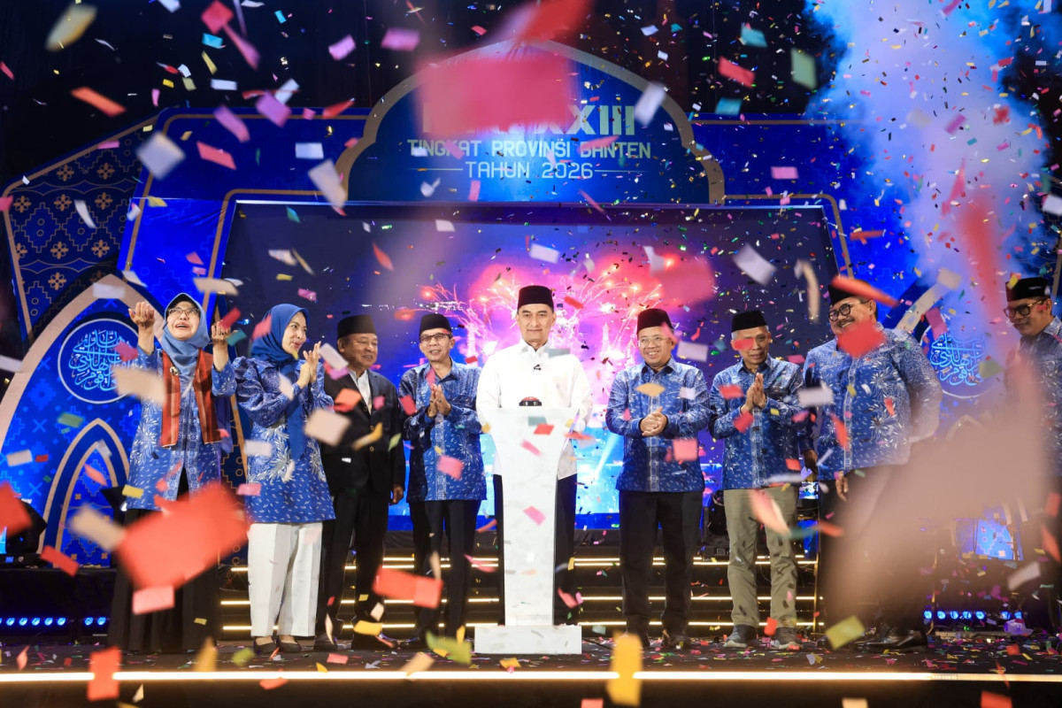 Tutup MTQ XXIII Provinsi Banten 2026, Wagub Dimyati Serahkan Piala Bergilir Ke Bupati Tangerang