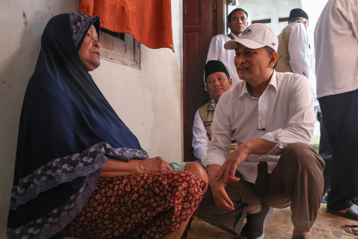 Wagub Dimyati Salurkan Bantuan RTLH ke Lansia yang Hidup Seorang Diri di Tangerang