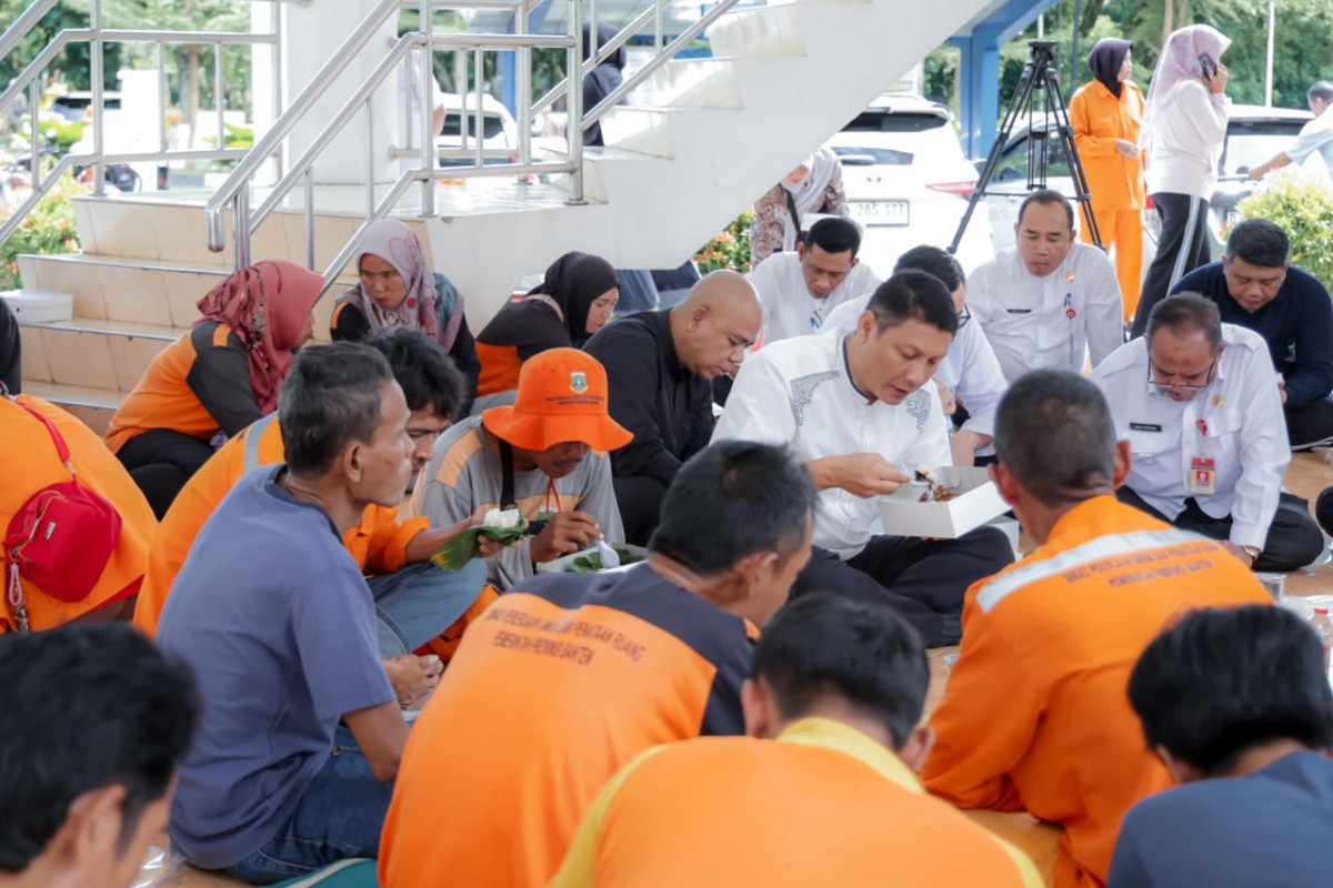 Sekda Deden Apresiasi Kinerja Pasukan Oranye yang Jaga Lingkungan Pusat Pemerintahan Banten