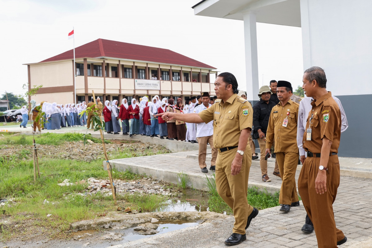 Tinjau SMAN 1 Lebak Wangi Kabupaten Serang, Pj Gubernur Al Muktabar: Pemprov Banten Giatkan Pembangunan SDM