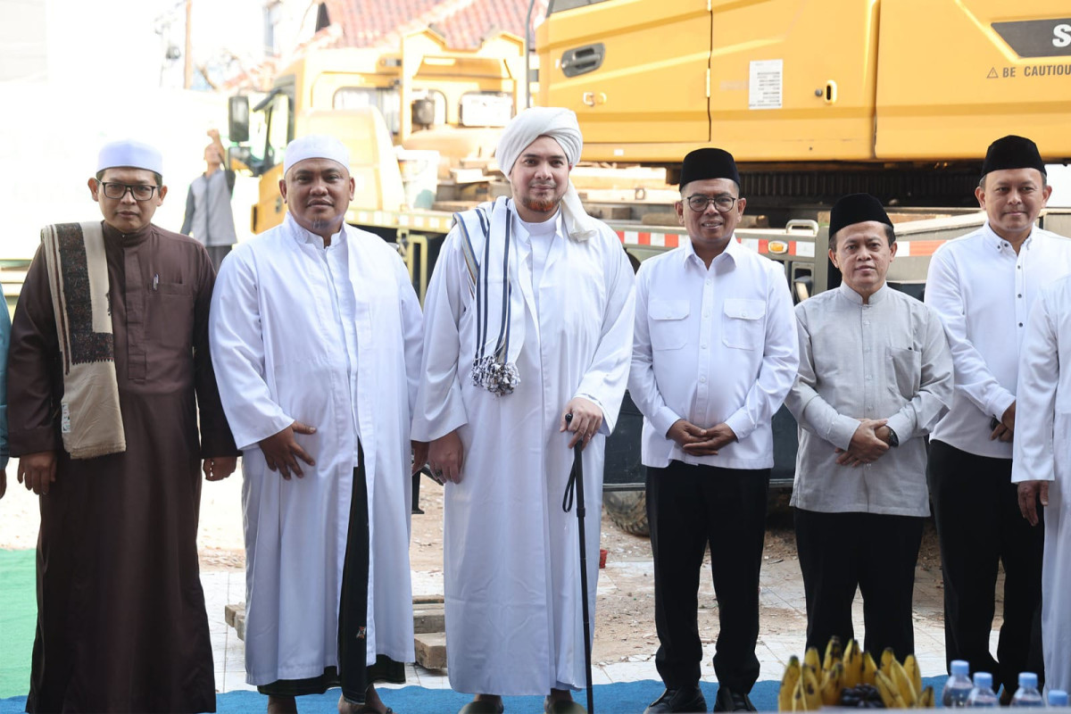 Pemasangan Tiang Pancang Pembangunan Masjid Al Mubarokah, Gubernur Andra Soni Harap Masjid Menjadi Pusat Peradaban