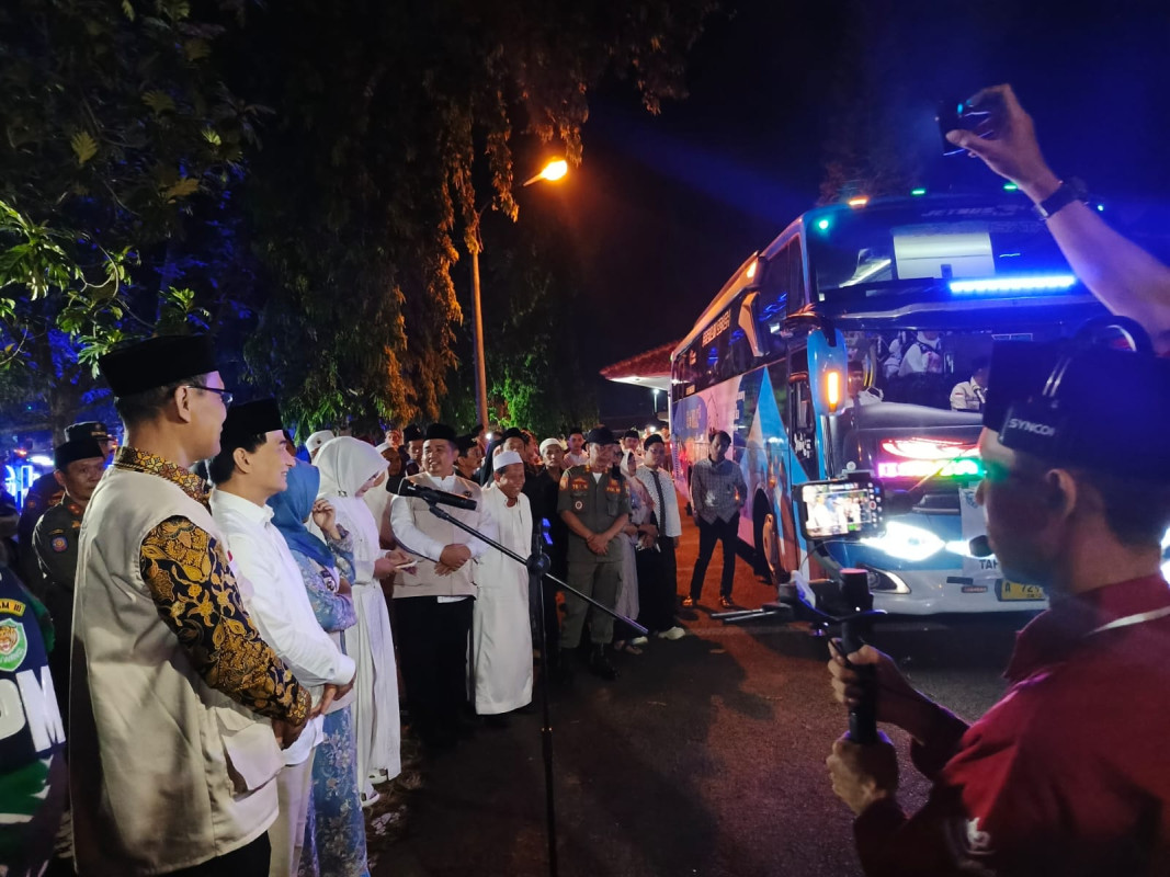 Lepas Jemaah Haji Kloter 13 Kabupaten Pandeglang, Ini Pesan Wagub Dimyati