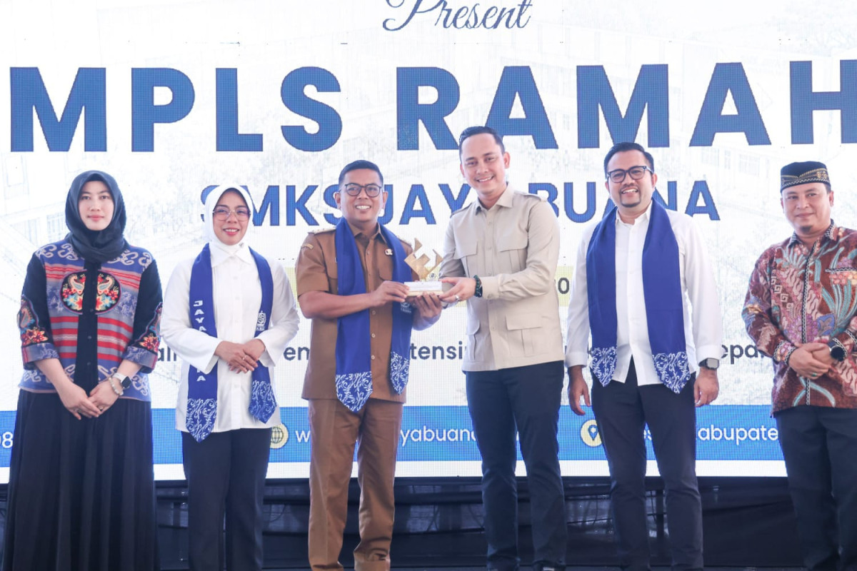 Gubernur Andra Soni Tegaskan Program Sekolah Gratis Utamakan Mutu Pendidikan