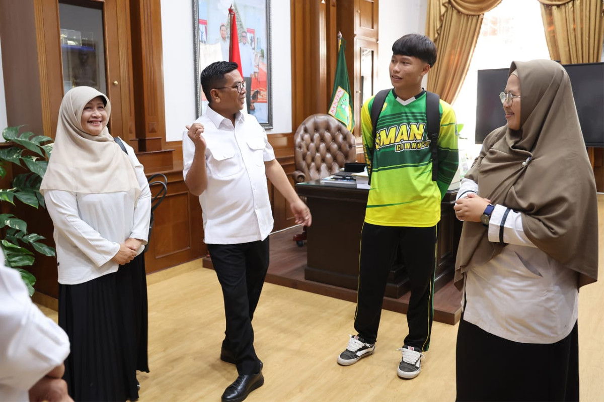 Gubernur Banten Andra Soni Mediasi Kepala Sekolah SMAN 1 Cimarga dan Siswa, Sepakati Saling Memaafkan