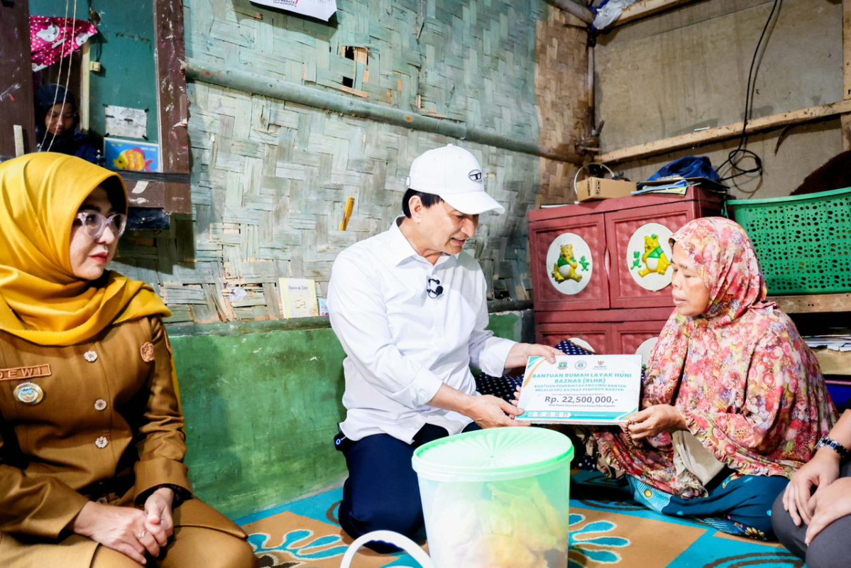 Wagub Banten Salurkan Bantuan Rumah Layak Huni dan Modal UMKM di Pandeglang