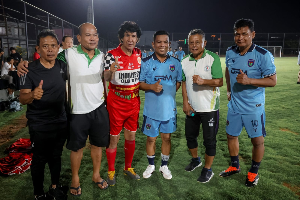 Gubernur Andra Soni Merumput Bersama Persita Old Star, Meriahkan Piala Bupati Tangerang 2026