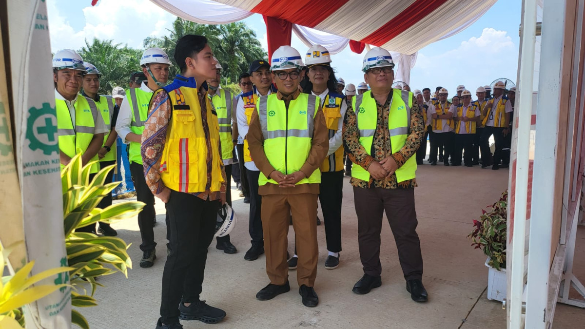Gubernur Banten Andra Soni Dampingi Wapres Gibran Rakabuming Tinjau Proyek Tol Serang - Panimbang Seksi 2