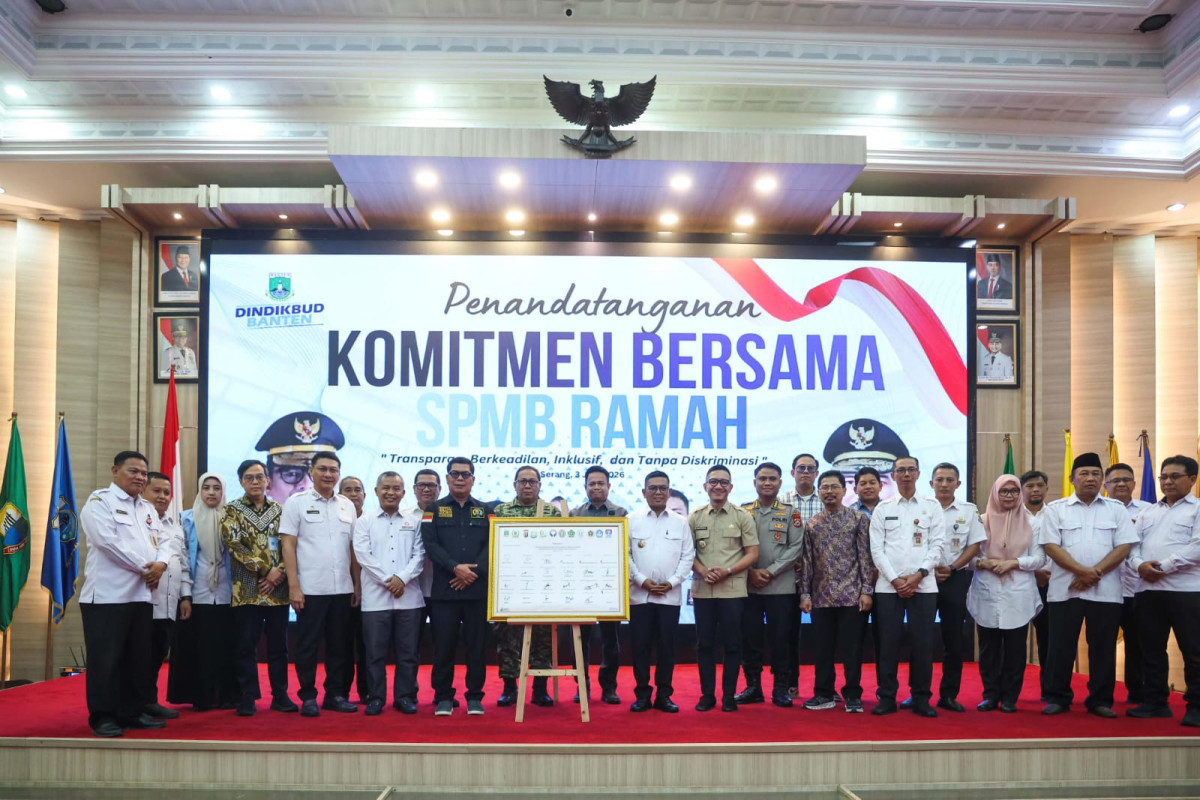 Gubernur Andra Soni Pimpin Penandatanganan Komitmen SPMB Ramah Tahun Ajaran 2026-2027