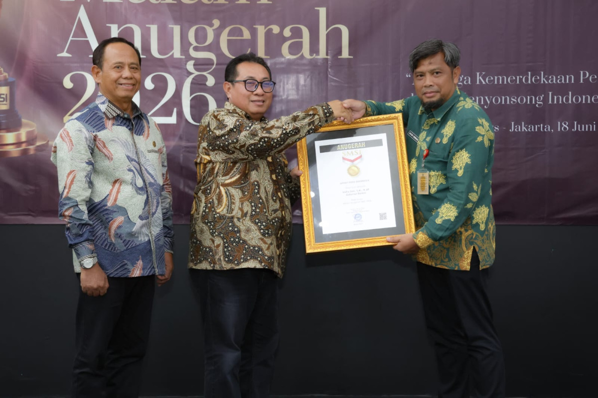 Gubernur Andra Soni Raih Anugerah SMSI 2026 Kategori Spirit Pers Indonesia