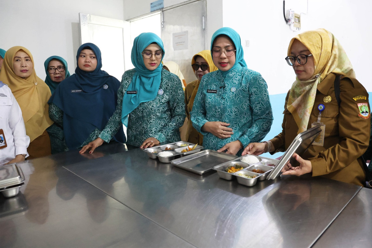 Tinawati Andra Soni Bekali Ibu Rumah Tangga di Kota Serang Keterampilan Usaha