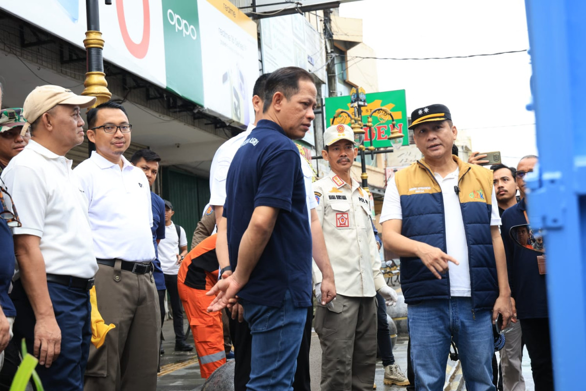 Sekda Provinsi Banten Dampingi Menteri LH Bersih-bersih di Royal Baroe