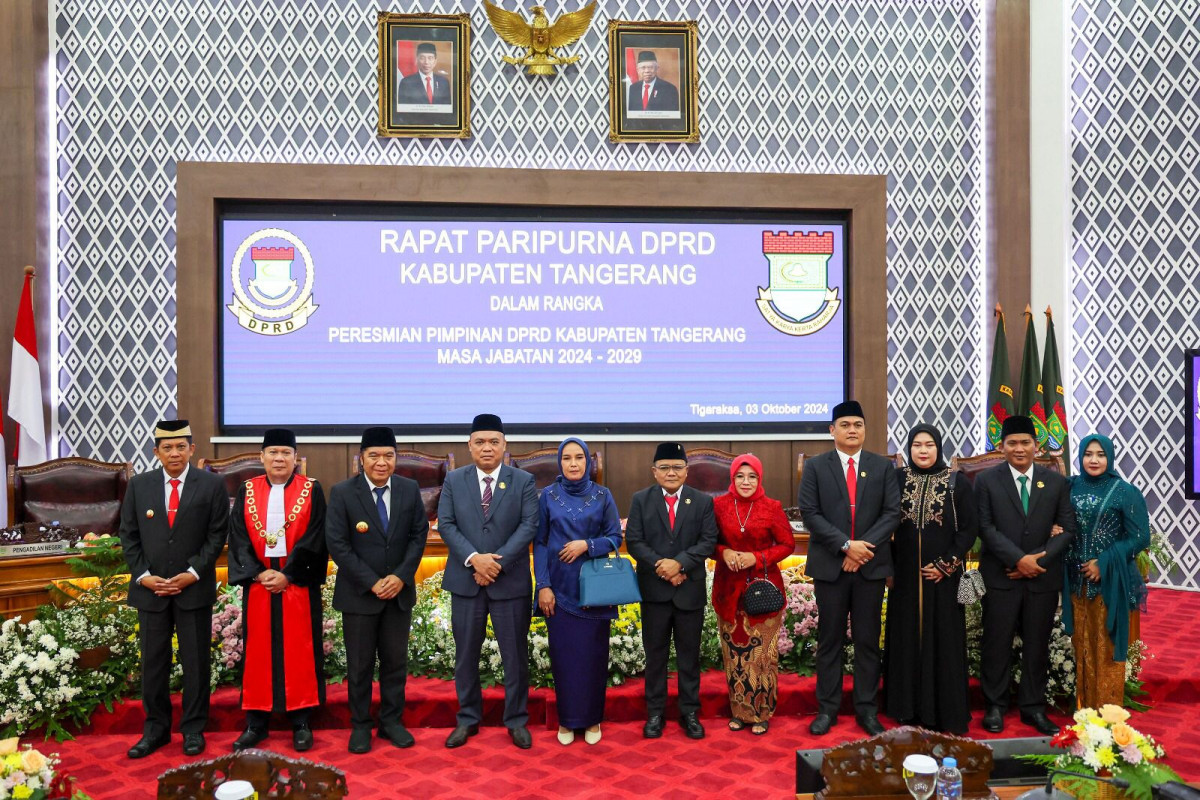 HUT ke-24 Provinsi Banten, Pj Gubernur Al Muktabar Lakukan Doa Bersama Ribuan Pegawai dan Masyarakat