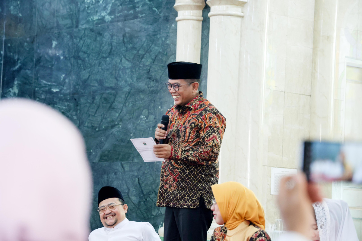 Safari Ramadan di Tangsel, Gubernur Andra Soni Serahkan Bantuan Sosial bagi Warga