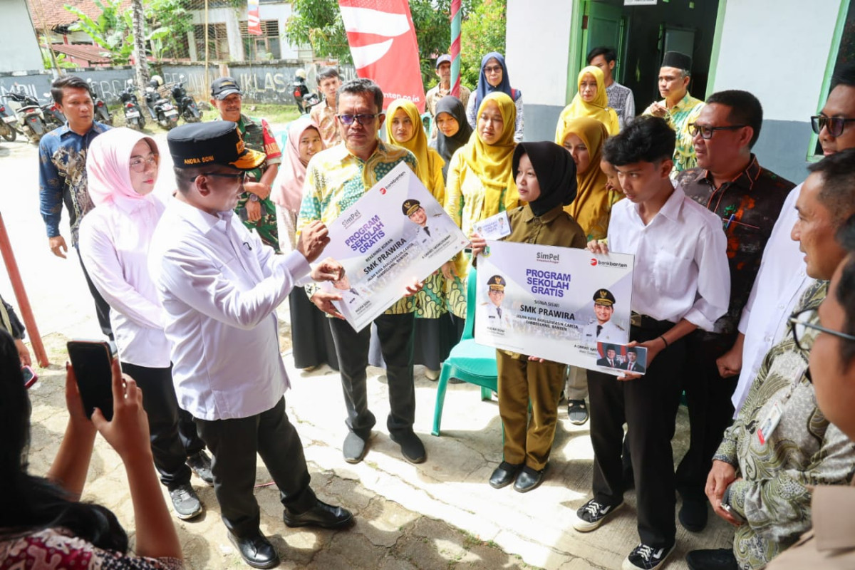 Gubernur Andra Soni Tinjau MBG dan Motivasi Siswa SMK Prawira Pandeglang