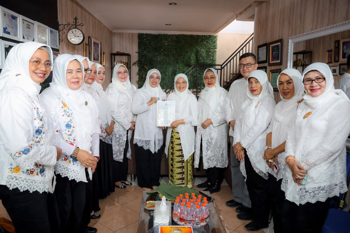 Serahkan Penghargaan Perempuan Inspiratif Provinsi Banten Tahun 2025, Ketua TP PKK Provinsi Banten Tinawati Andra Soni: Untuk Memotivasi Perempuan Inspiratif Selanjutnya