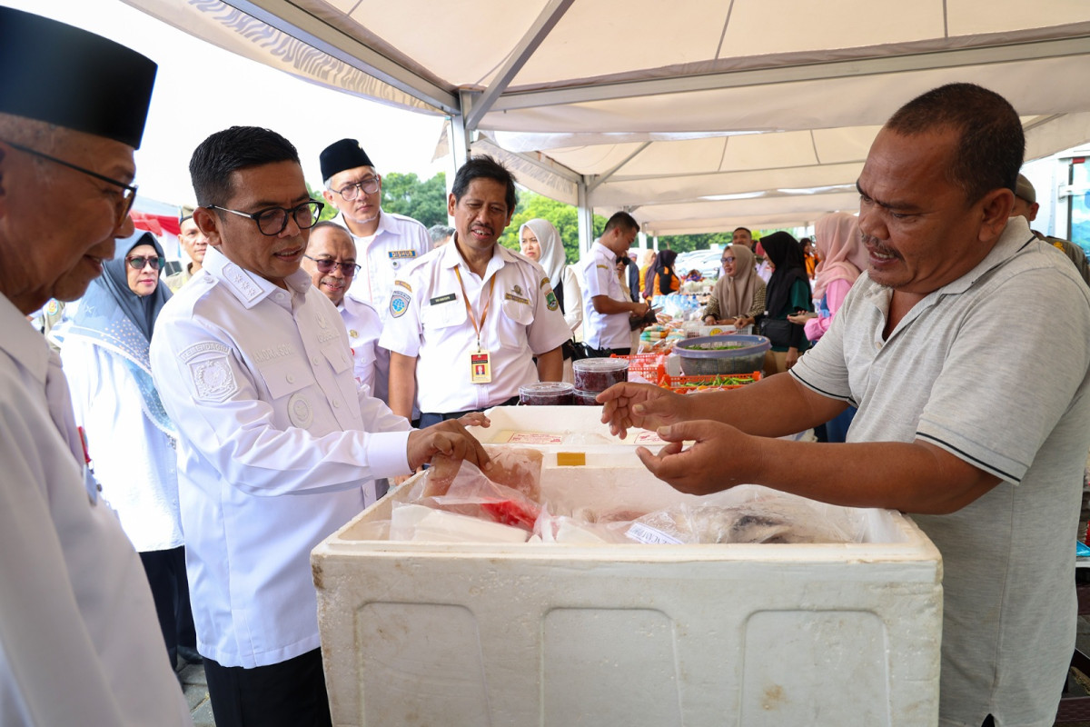 Tinjau Pasar Murah Ramadan 1446, Gubernur Banten Andra Soni: Upaya Jaga Stabilitas Harga