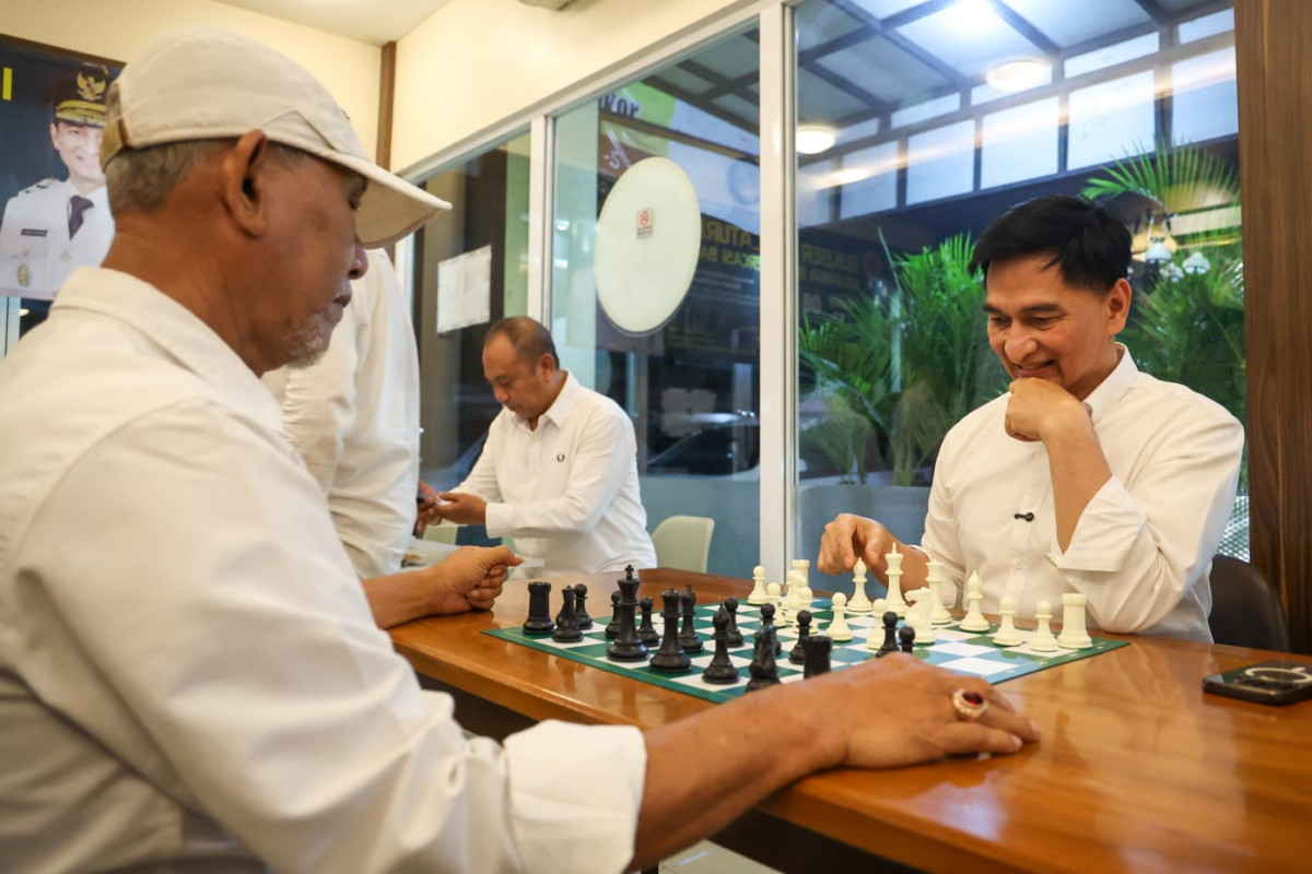 Dimyati Serahkan Penghargaan untuk Pengurus Percasi Kabupaten dan Kota se-Banten