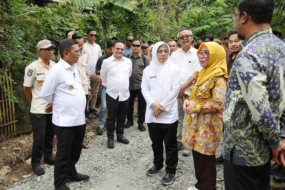 Gubernur Banten Andra Soni Tinjau Pelaksanaan Program Bang Andra di Desa Sindang Mulya, Kabupaten Lebak