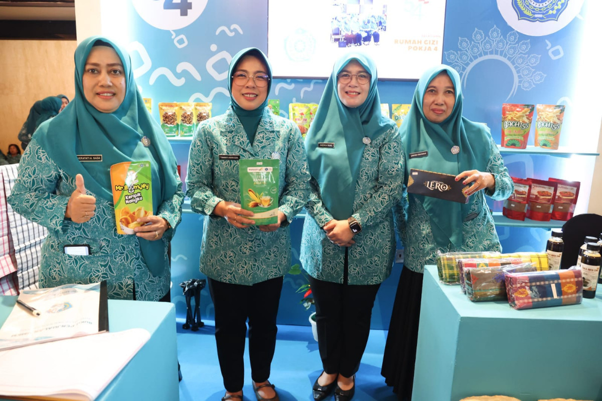 Tinawati Andra Soni Hadiri Pembukaan Puncak HKG PKK  dan HUT Dekranas di Makassar