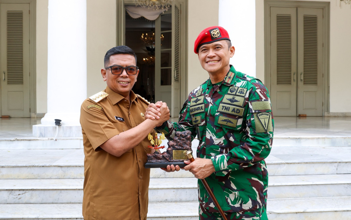 Gubernur Banten Andra Soni Sambut Hangat Komandan Grup 1 Kopassus, Tekankan Sinergi Pemprov-TNI