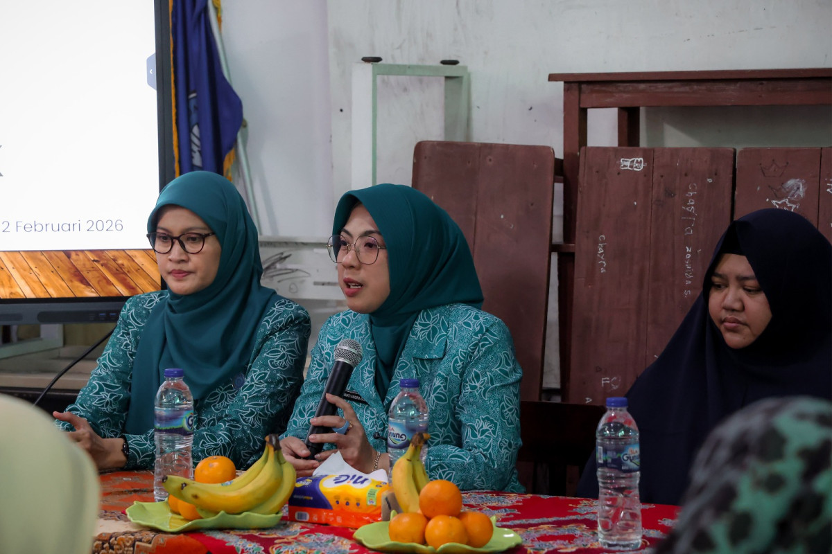Momen PKK Mengajar di SKh Bina Citra Serang, Tinawati Andra Soni Bernyanyi dan Dampingi Keluarga